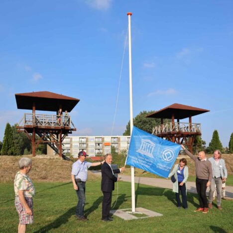 Blauwe Unesco-vlag wappert trots boven Park Matilo